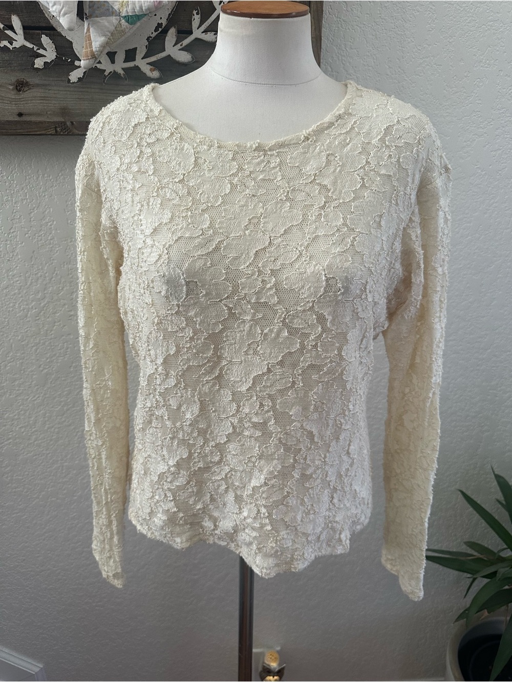 Double D Ranch Cream Lace Long-Sleeve Women's Top size large